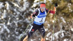 Laura Dahlmeier tog Tysklands första världscupseger i damernas skidskytte för säsongen 2014-2015.