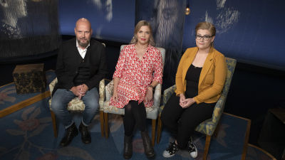 Olavi Sydänmaanlakka, Miila Halonen-Saari ja Milla Malin Mediapoliksen studiossa keskustelemassa nuorten mielenterveysongelmista.