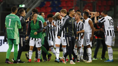 Juventus spelare jublar över fjärdeplatsen i Serie A.