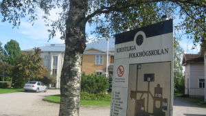 Kristliga Folkhögskolan i Nykarleby blir den enda plats där man kan utbilda sig till barnledare på svenska. Kristliga folkhögskolan i Nykarleby