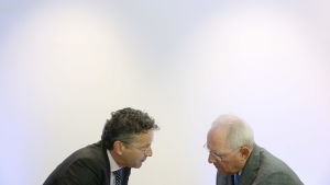 Eurogruppens ordförande Jeroen Dijsselbloem (till vänster) och Tysklands finansminister Wolfgang Schäuble vid eurogruppens möte i Luxemburg den 15 juni 2017. Eurogruppens ordförande Jeroen Dijsselbloem (till vänster) och Tysklands finansminister Wolfgang Schäuble vid eurogruppens möte i Luxemburg den 15 juni 2017.
