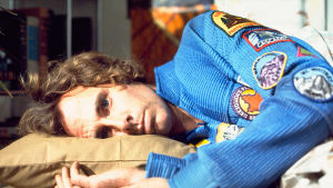 Bruce Dern makaa valveilla elokuvassa Silent Running.
