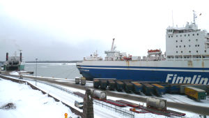 Finnlines är en viktig kund för bägge stuveribolag i Hangö hamn. Finnlines fartyg i Hangö hamn.