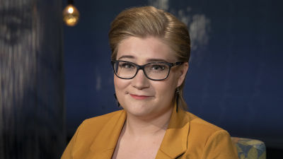 Opiskelija Milla Malin Mediapoliksen studiossa Tampereella Ani Kellomäen haastattelussa.