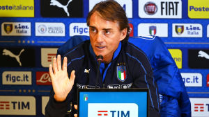Press på Roberto Mancini att leverera med Azzurri. Roberto Mancini tränar det italienska landslaget.