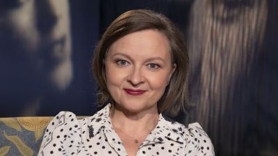 Kirjailija ja taidehistorioitsija Anna Kortelainen Flinkkilä & Kellomäki -ohjelman kuvauksissa Mediapoliksen studiossa Tampereella.