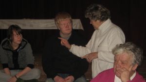 Övningar inför en revy i Pojo 2011 Regissöre Rosie Westerlund med revygänget i Pojo