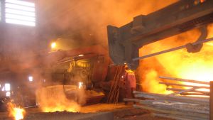 Våren 2011 var masugnen ännu i gång. Masugnen. Järnet är cirka 1500 grader hett.
