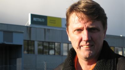 Fabrikssledningen ger inte beröm för bra jobb, säger huvudförtroendeman Lassi Ahola