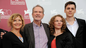 Marita Breuer, Edgar Reitz, Antonia Bill och Jan Dieter Schneider hämtade den senaste Heimat-filmen till Venedigs filmfestival 2013. Edgar Reitz och Heimat-ensemble på Venedigs filmfestival 2013.