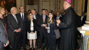 G7-ländernas utrikesministrar hann också med ett besök i katedralen i Lucca under sitt möte i Italien G7-ländernas utrikesministrar han också med ett besök i katedralen i Lucca under sitt möte i Italien