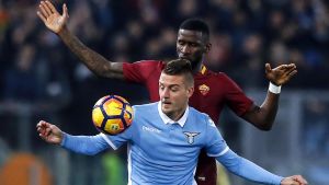 Antonio Rüdiger i närkamp med Lazios Sergej Milinkovic-Savic. Antonio Rüdiger och Sergej Milinkovic-Savic.