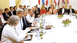 En bild från förhandlingarna i juli 2015 då man nådde en överenskommelse med Iran efter tio år av diskussioner. Iransamtal 6.7.1015