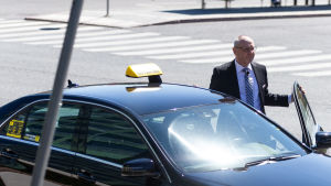 Det är många taxiföretagare som sökt och fått stöd. Taksinkuljettaja Ari Lipposen viimeinen työpäivä.