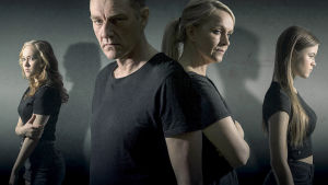 Sorjonen. Kuvassa vasemmalta : Katia Jaakkola (Lenita Susi) Kari Sorjonen (Ville Virtanen), Lena Jaakkola (Anu Sinisalo) ja Janina Sorjonen (Olivia Ainali). Sarjan yleiskuva.