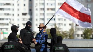 Polis och demonstranter i Minsk 20.9.2020 Polis och demonstranter i Minsk 20.9.2020