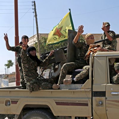 Kurdijoukot pikupin lavalla