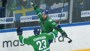 Joonas Kemppainen och Teemu Hartikainen tillhörde lagets nyckelspelare. Joonas Kemppainen och Teemu Hartikainen firar.