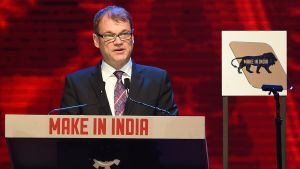 Juha Sipilä Statsminister Juha Sipilä håller tal under öppningsceremonin till företagsmässan "Make in India Week" den 13 februari 2016.