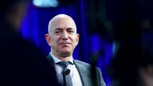 Amazons vd Jeff Bezos har för första gången kallats in till en utfrågning i kongressen. Amazongrundaren Jeff Bezos