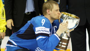 Mikko Koivu har lett Finland till VM-guld förr. Han får rollen som kapten och förstacenter också i Yle Sportens trupp i år. Mikko Koivu har lett Finland till VM-guld i ishockey tidigare. Han får rollen som kapten och förstacenter också i Yle Sportens trupp i år.