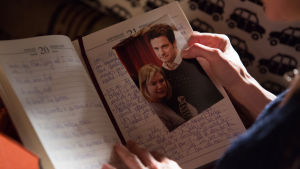 Är det bara Bridget Jones som håller handskrivandets konst vid liv idag? Bild ur Bridget Jones dagbok.