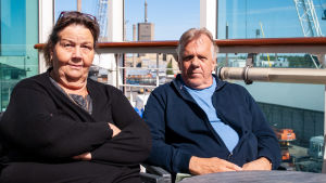 Ann-Christin Billström Ahlberg och maken Dick Billström En kvinna och en man på ett fartygs soldäck.