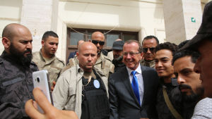 FN-sändebudet Martin Kobler har i veckor medlat de rivaliserande regeringarna i Libyen för att bilda en ny nationell enhetsregering FN-sändebudet Martin Kobler har i veckor medlat de rivaliserande regeringarna i Libyen för att bilda en ny nationell enhetsregering