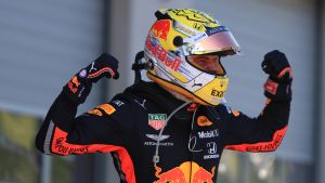 Max Verstappen vann i Tyskland. Max Verstappen jublar.