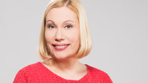 Toimittaja Sanna Ukkola. Toimittaja Ruben Stiller juonsi viimeisen Pressiklubi-lähetyksensä. Ensi syksynä juontajana aloittaa toimittaja Sanna Ukkola.