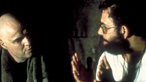 Marlon Brando och Francis Ford Coppola hade innan Apocalypse Now redan samarbetat i The Godfather (1972). Marlon Brando och Francis Ford Coppola talar med varandra under inspelningen av Apocalypse Now