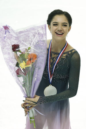 Jevgenija Medvedeva har visat en säkerhet i sina hopp över en längre tid än tidigare ryska stjärnskott. Konståkaren Jevgenija Medvedeva med guldmedalj runt halsen och blombukett i handen efter Grand Prix-finalen i konståkning 2016.