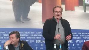 Sakari Kuosmanen sjunger tango. Sakari Kuosmanen sjunger tango på Berlinale.
