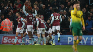 Conor Hourihanes mål räckte till Aston Villas seger. Aston Villa firar mål.