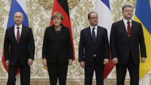 Vladimir Putin, Angela Merkel, François Hollande och Petro Porosjenko. Tre herrar och en dam förhandlar om en lösning på Ukrainakrisen.