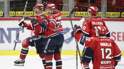 HIFK firar mål i hockeyligan.