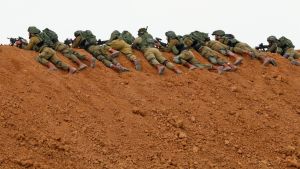Israeliska soldater i Nahal Oz i position mot demonstranter i Gaza 30.2.2018. Israeliska soldater i Nahal Oz i position mot demonstranter i Gaza 30.2.2018.