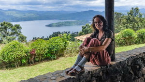 Dokumentaristi Aune Waronen matkalla Ruandassa