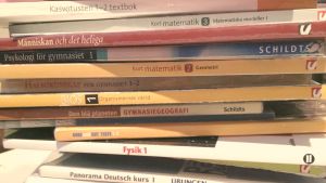 Läroböcker kan inte vara den enda källan till kunskap, eftersom texten ofta saknar problematisering, menar Annette Kronholm-Cederberg. När skoltrötthet tar över