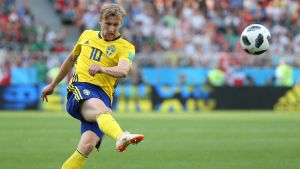 Emil Forsberg har inte nått sin fulla potential i VM. Emil Forsberg skjuter