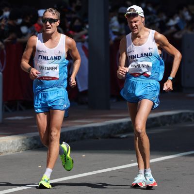 Veli-Matti Partanen och Jarkko Kinnunen går bredvid varandra.