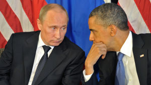 Motivet till inblandningen rapporteras dels ha varit ilska över reaktionen på den ryska annekteringen av Krim, dels Putins personliga agg mot Hillary Clinton. Putin anklagar Clinton för att ha uppmuntrat demonstrationer efter presidentvalet i Ryssland 2011. Valdimir Putin och Barack Obama under ett G20-möte i juni 2012.