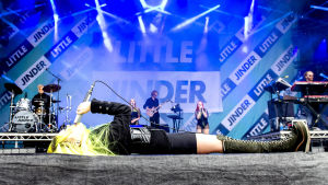 Little Jinder hade fest för grannarna Little Jinder på "Way out West" i augusti 2018.