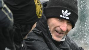Sixten Boström har redan lotsat SJK till cupfinal mot HJK. Sixten Boström, SJK:s tränare, våren 2017.