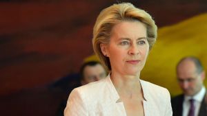 Tysklands försvarsminister Ursula von der Leyen föreslås bli ny kommissionsordförande. Hör till den borgerliga EPP-gruppen. Valet av von der Leyen måste ännu formellt godkännas av EU-parlamentet i en omröstning om två veckor. Efterträder Jean-Claude Juncker. Ursula von der Leyen