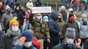 Söndagens protest kallas för March of the Brave, de modigas marsch, och uppmärksammar personer som dött i protesterna i Belarus. Åtminstone fyra personer har fått sätta livet till. Demonstranter i Minsk 15.11.2020
