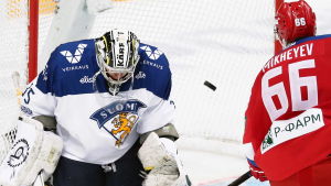 Ilja Mikhejev gjorde två mål på Veini Vehviläinen. Ilja Mikhejev gör mål på Veini Vehviläinen
