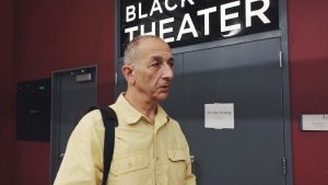 "Man måste vilja ha en konversation med samhället" säger Paul Meshejian, som har jobbat med att utveckla ny dramatik i tie års tid. paul meshejian