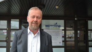 Vd Peter Ståhlberg är positivt inställd till ett studierum. Vd Peter Ståhlberg framför Wasalines terminal