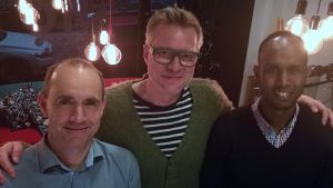 Fritjof Sahlström, Mårten Svartström och Ahmed Hassan i Efter Nio radio Fritjof Sahlström, Mårten Svartström och Ahmed Hassan i Efter Nio radio